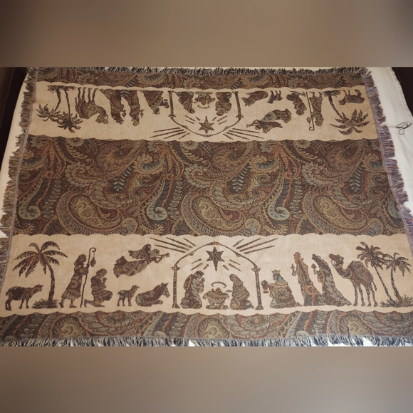Nativity Tapestry Style Chenille Throw 50 X 60 - Picture 2 of 5